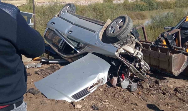 Muş'ta otomobil takla attı: 2 ölü