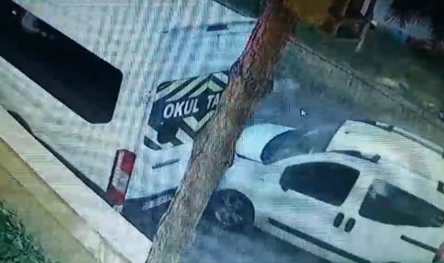 Öğrenci servisine çarpıp kaçtı