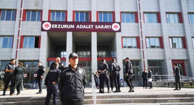 Oğulların cinayet davasında babaların bıçaklı kavgası