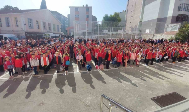 Okul çıkışı öğrencilerden Gazze'de ölenler için 1 dakikalık saygı duruşu