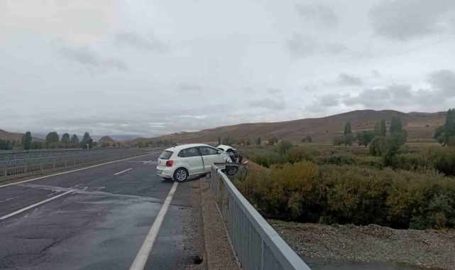 Ölüme ramak kala: Otomobil köprüde asılı kaldı
