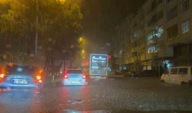 Ordu'da sağanak sele dönüştü: Ev ve işyerlerini su bastı