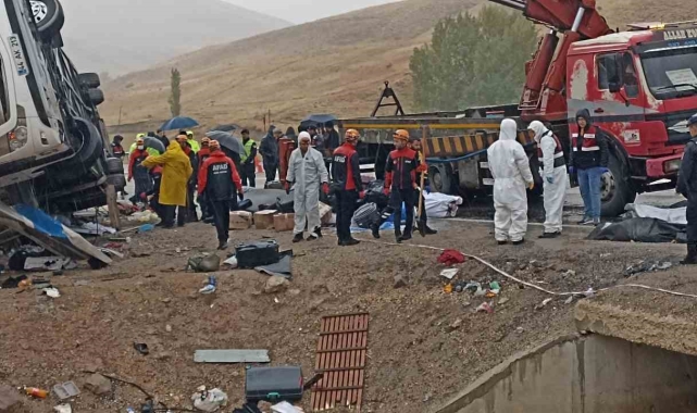 Otobüs kazasında ölü sayısı 8'e yükseldi