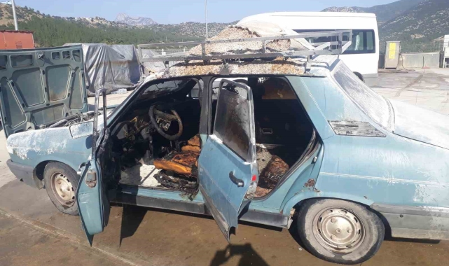 Otomobil alev aldı 3 kişi yaralandı 1 koyun telef oldu