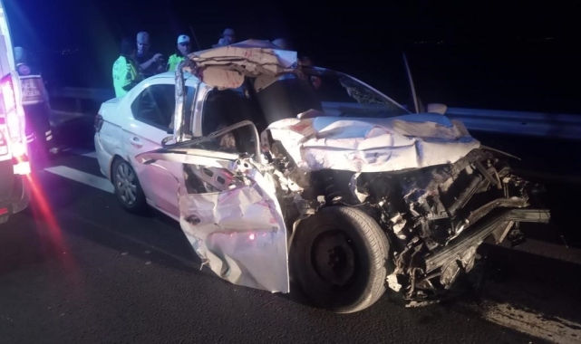 Otomobil kamyona arkadan çarptı: 2 ölü