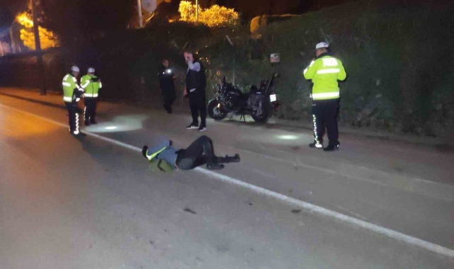 Otomobil sürücüsü motosiklete çarpıp kaçtı