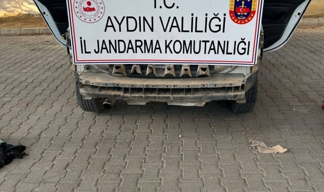 Otomobil tamponuna gizlenmiş, makineli tabanca ele geçirildi