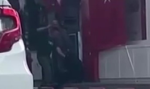Pendik'te annesini darp eden şahıs çevredekilerin saldırısına uğradı