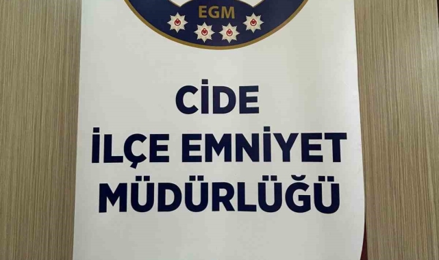 Polis ekipleri, araçta yaptıkları aramada ruhsatsız silah ele geçirdi