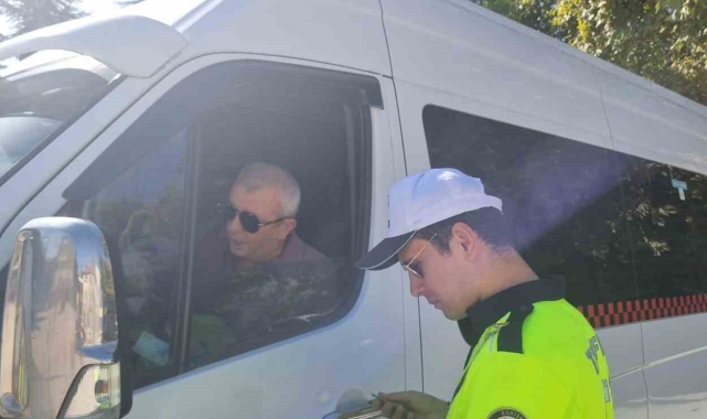 Polis ekipleri okul servislerini denetledi