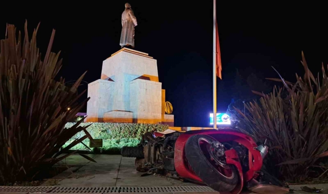 Polisten kaçan motosiklet sürücüsü kaza yaptı