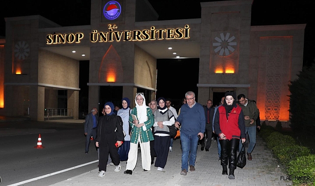 REKTÖR İKİNCİ ÖĞRETİM ÖĞRENCİLERİYLE BİR ARAYA GELDİ