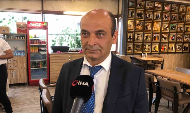 Restoranda unutulan altın ve dövizleri polise teslim etti