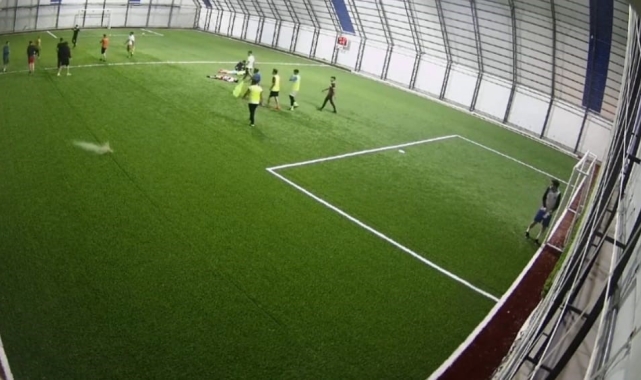 Rize'de halı sahaya maç sırasında mermi isabet etti