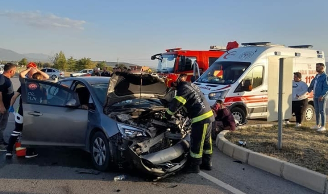 Sabıkalı kavşakta iki araç çarpıştı: 1 ölü, 5 yaralı