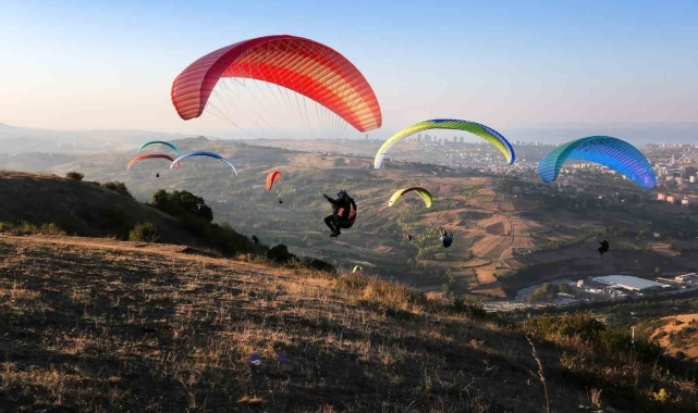 Samsun'da Yamaç Paraşütü Hedef Yarışması