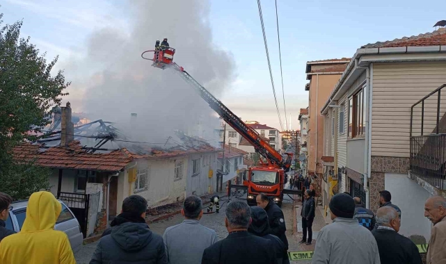 Samsun'da yan yana iki ev yandı