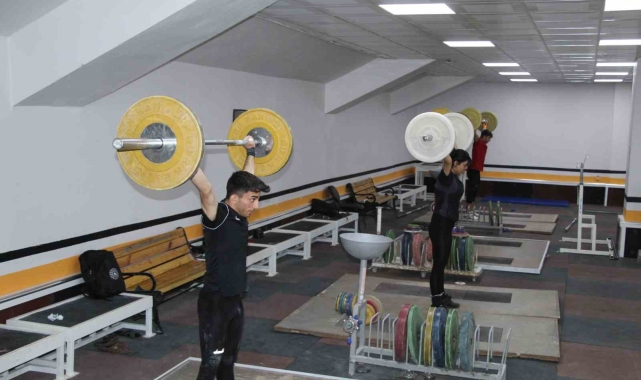 Şırnaklı milli halterci gözünü dünya şampiyonluğuna dikti