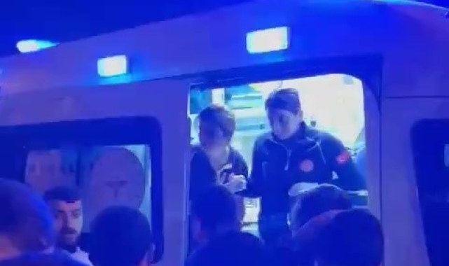 Sultanbeyli'de iki araç kafa kafaya çarpıştı: 1'i ağır 4 yaralı