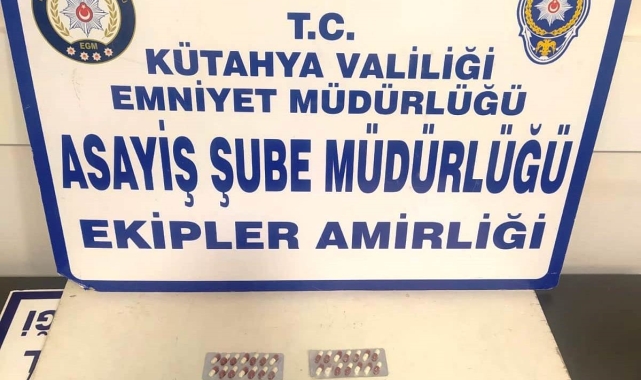 Şüpheli şahısların üzerinden uyuşturucu hap ele geçirildi