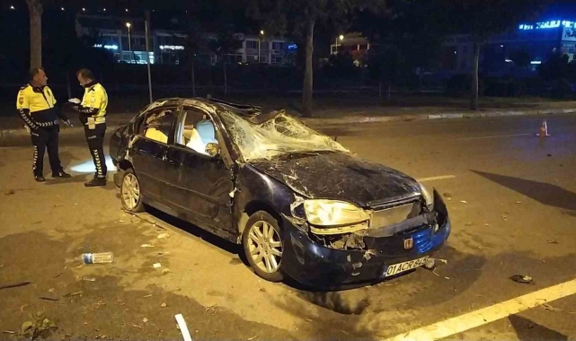 Takla atan otomobil karşı şeride geçti: 3 yaralı