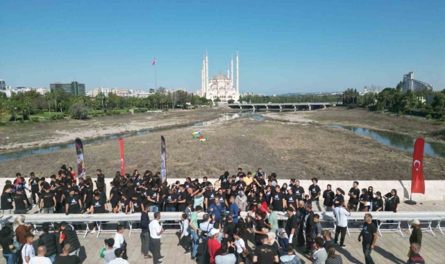 Tarihi köprüde 320 metrelik 'piton döner' yapıldı