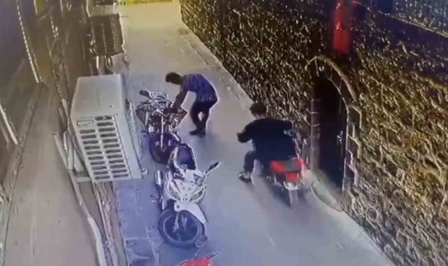 Taziyeye gitti, motorunda bıraktığı paraları çalındı