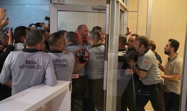 TİP Genel Başkanı Erkan Baş mahkeme kalemine girmek isteyince arbede çıktı