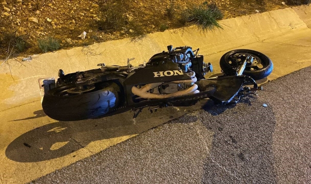 Tıra çarpan motosikletin sürücüsü hastanede hayatını kaybetti