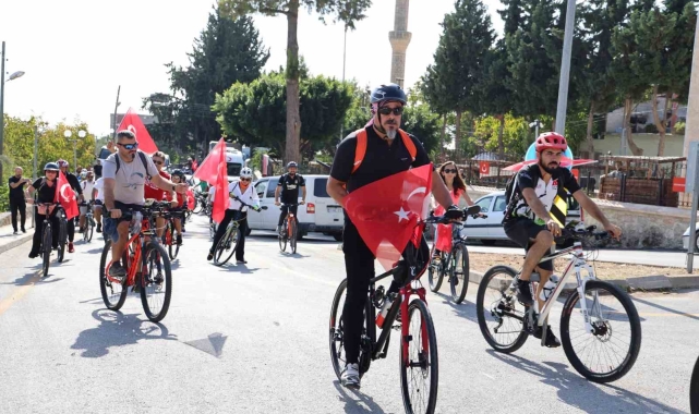 Toroslar'da 100. yılda 100 öğretmen ile 29 kilometrelik bisiklet turu