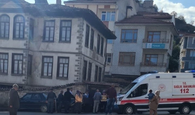 Traktörün çıkan lastiği yayaya çarptı