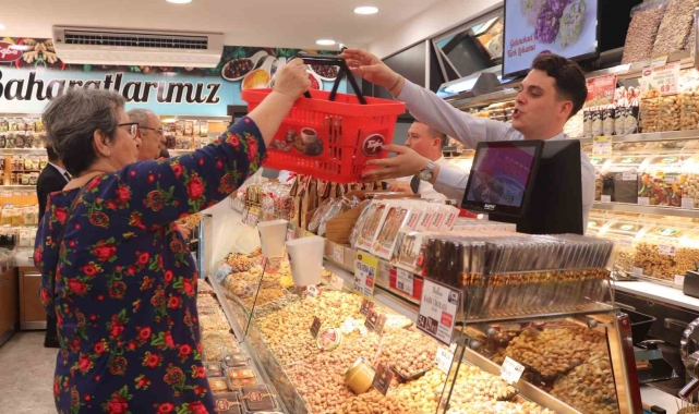 Tuğba Kuruyemiş 110. şubesini İzmir'de hizmete açtı