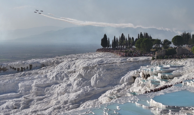 Türk Yıldızları, Pamukkale'ye damgasını vurdu