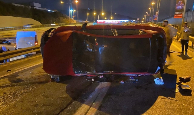 Ümraniye'de iki araç takla attı: 3 yaralı