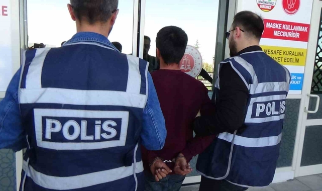 Üvey babasını bıçaklayarak öldüren zanlı tutuklandı