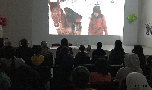 VALİ ÖZARSLAN KIZ ÇOCUKLARIYLA BİR ARAYA GELDİ