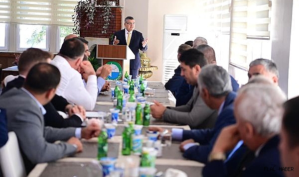 VALİ ÖZARSLAN YEMEKTE MUHTARLARLA BULUŞTU