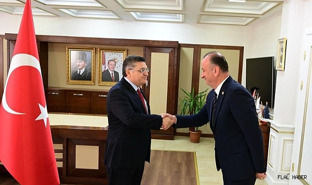 VALİLİK MAKAMINDA TEBRİKAT KABUL TÖRENİ DÜZENLENDİ