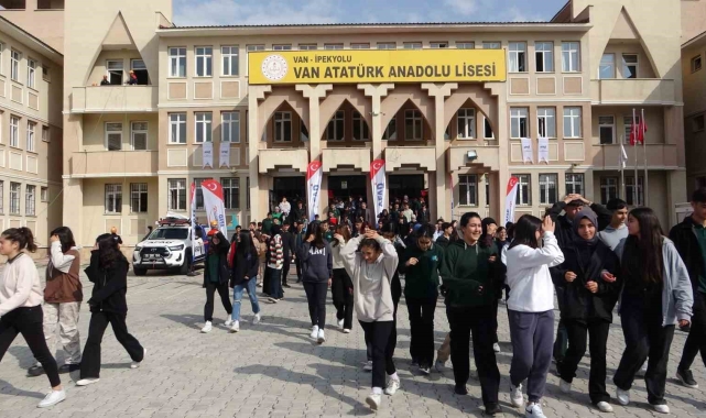 Van'da eş zamanlı deprem tatbikatı