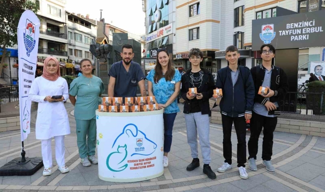 Yalova Belediyesi sokak hayvanları için mama dağıttı