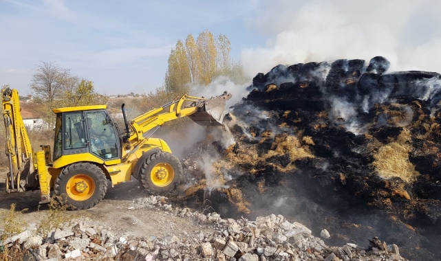 Yangında 2 bin 500 adet saman balyası kül oldu