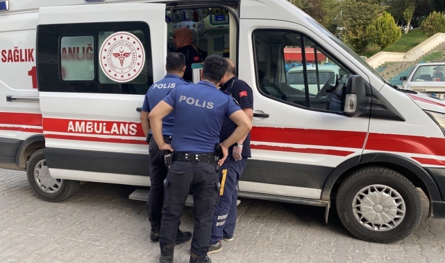 Yerde hareketsiz yatan şahıs hastaneye kaldırıldı