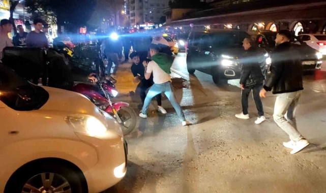 Yol verme tartışması tekmeli yumruklu kavgaya dönüştü