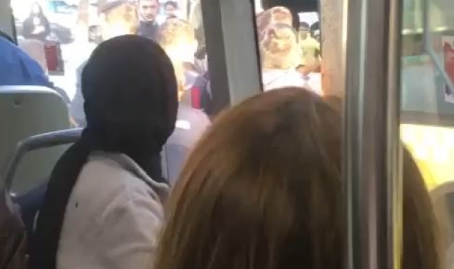 Yol verme tartışmasında şoförü darp edip İETT otobüsünü taşladılar