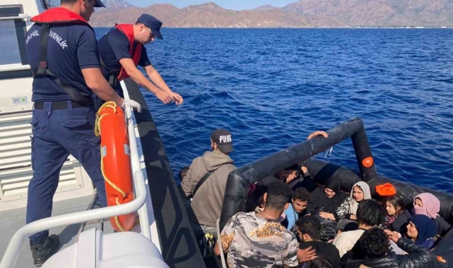 Yunanlıların ölüme ittiği 69 düzensiz göçmen kurtarıldı