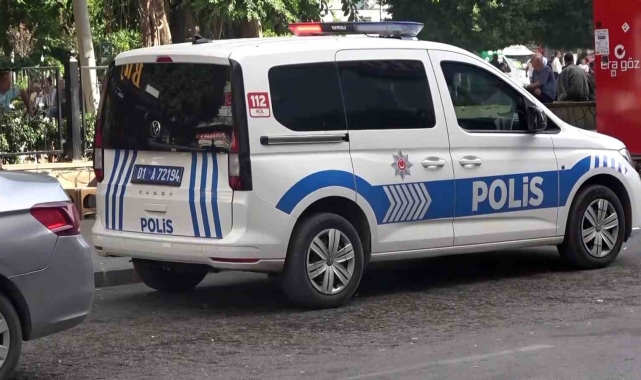 Zincir restoranda "yemeğinizde bebek kanı var" diyerek 1 kişiyi bıçakladı