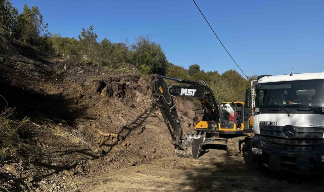 Zonguldak' ta yağış sonrası toprak kayması meydana geldi
