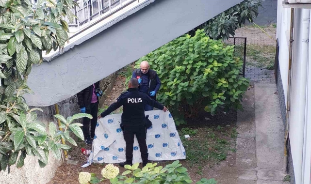 7. katın penceresinden düşen kadın hayatını kaybetti