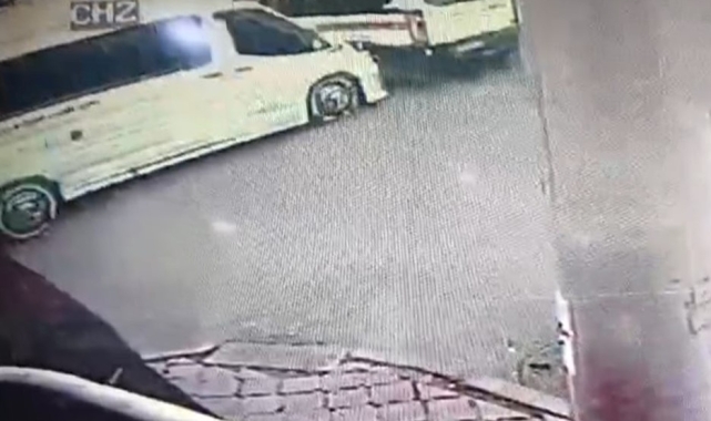 7 kişinin yaralandığı servis aracı kazası kamerada