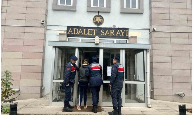 71 dolandırıcılık olayına karışan kadını jandarma yakaladı